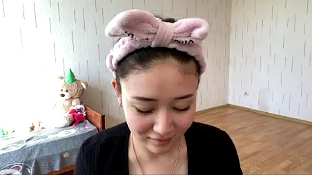 YourMiIa live XXX chat