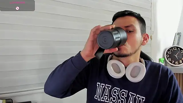 Rick_Adams Show in webcam