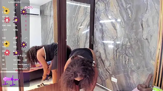 LauraSaenz01's Live XXX Chat