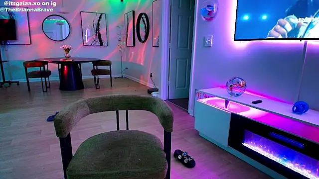 BriannaBrave Show in webcam