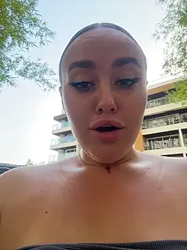 KiraSunshine's Live XXX Chat