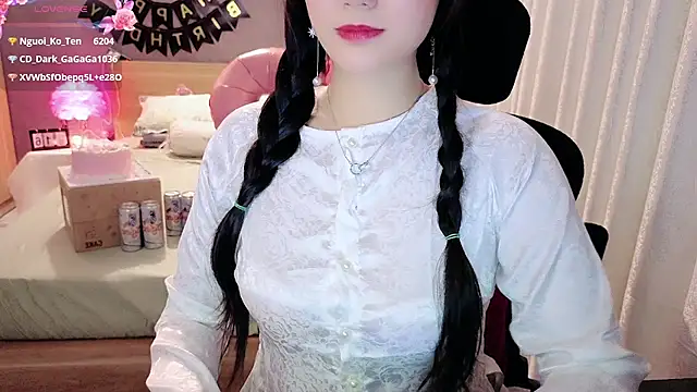 JENNIE-16 Adlı Modelin Canlı XXX Sohbeti