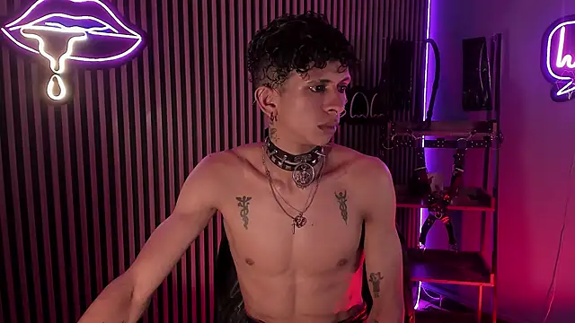 Maximoking26 Show in webcam