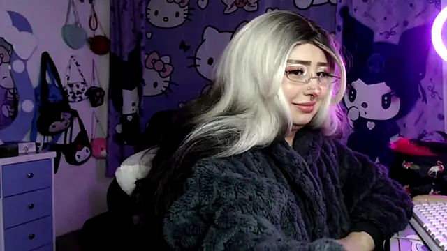 lussyevans24 élő XXX-chatje