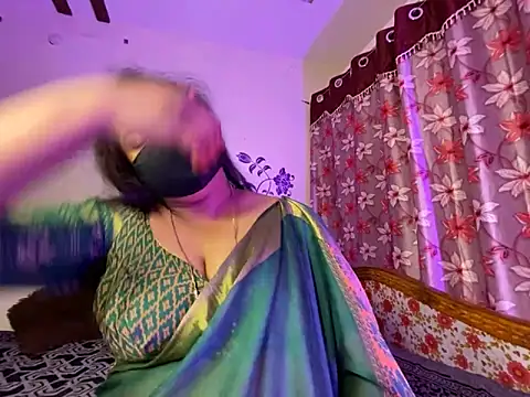 Show modela LouleyRanii na web-kameri