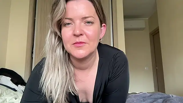 naughtyhollyxxxx's Live XXX Chat