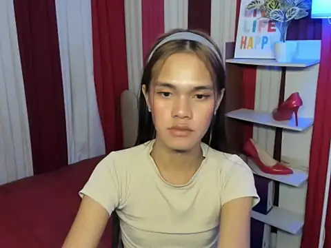 PetiteHugecockTs: онлайн-секс-чат