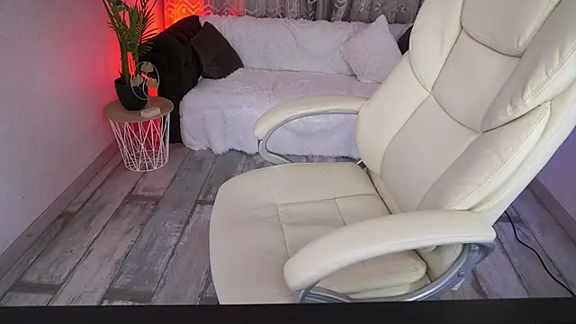 LioraFox: онлайн-секс-чат