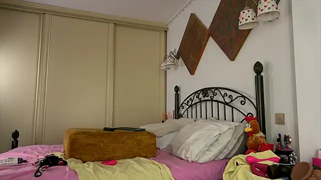 einneuesleben Adlı Modelin Canlı XXX Sohbeti