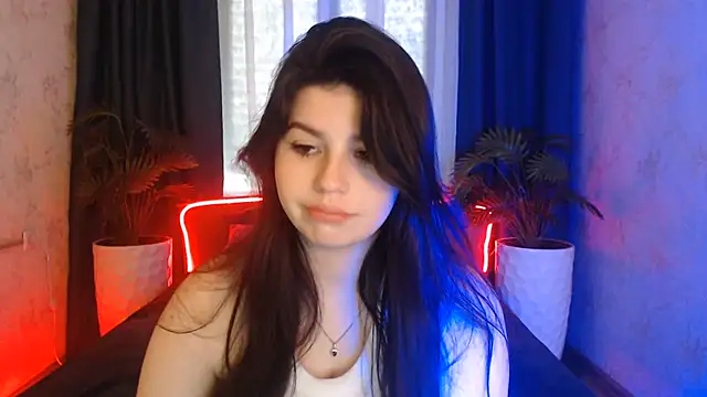 KisaModel Adlı Modelin Canlı XXX Sohbeti