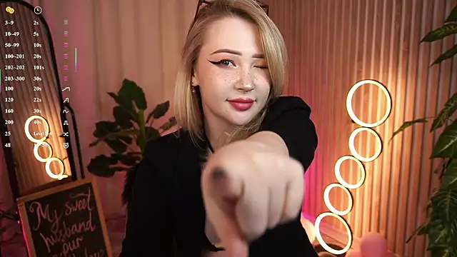 LauraWifeness Adlı Modelin Canlı XXX Sohbeti