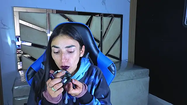 Maily_a_ élő XXX-chatje