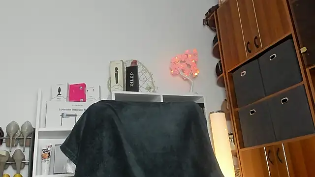 Naughtylov3 élő XXX-chatje