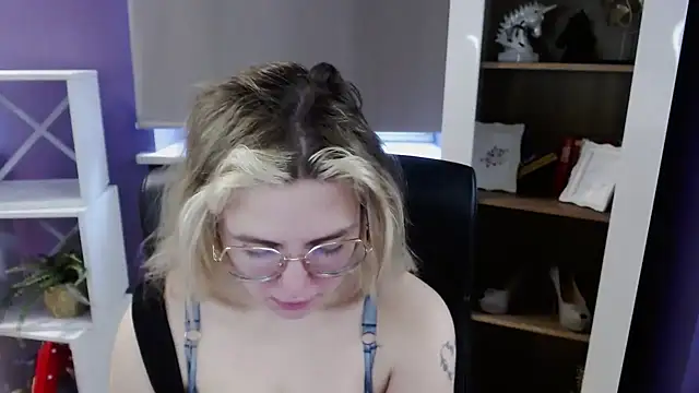 Онлайн чат XXX Zoey_Erotic