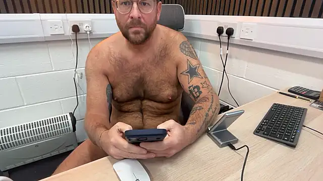 bilf1978: διαδικτυακό σόου στην κάμερα