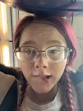 raen001: διαδικτυακό σόου στην κάμερα