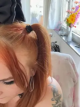 แชท XXX สดของ Fiebie_licious_