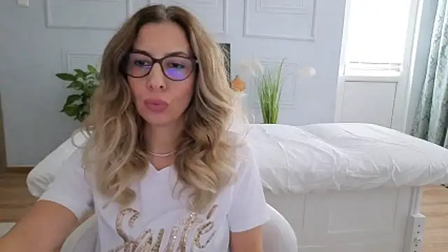 SukyGirl Adlı Modelin Canlı XXX Sohbeti