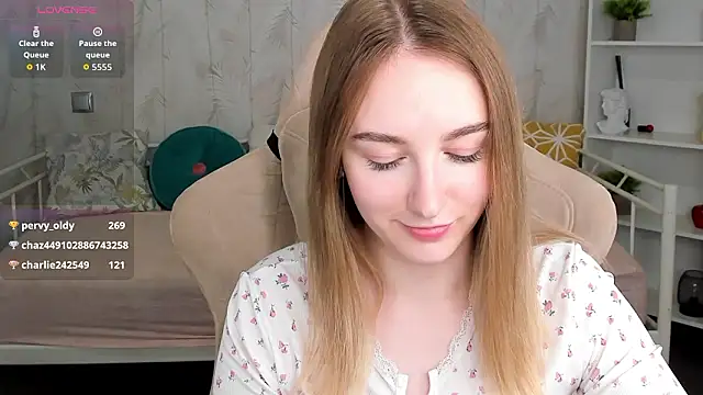 Shy_Polly Chat XXX in diretta