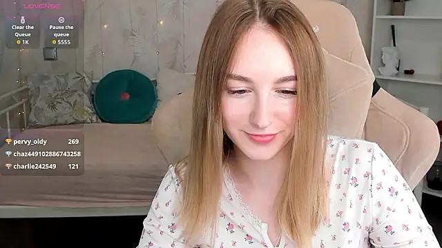 Shy_Polly live XXX chat