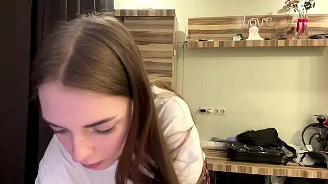 PollyDream live XXX chat