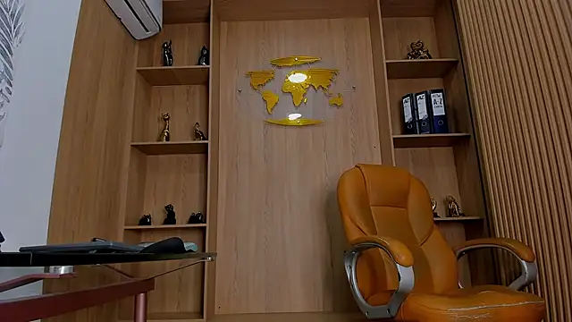 George_Diesell: διαδικτυακό σόου στην κάμερα