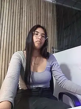 Valk_submissive's Live XXX Chat