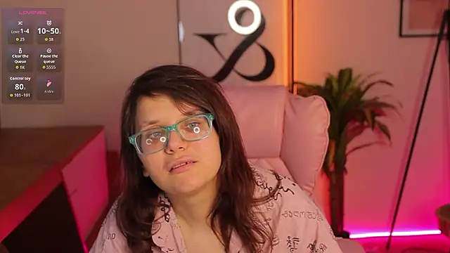 Ariell_Mini Adlı Modelin Canlı XXX Sohbeti