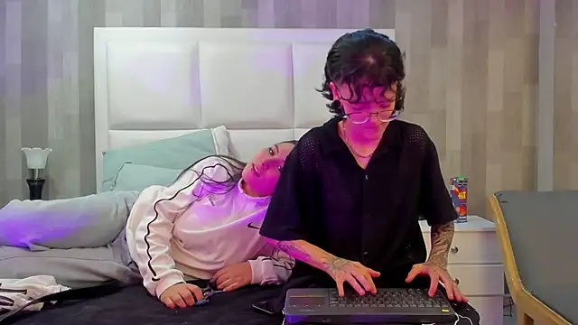 CaliferAndAurora webkamerás műsora