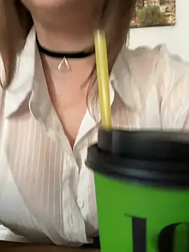 CrazyTori élő XXX-chatje