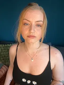 CherryyCheeks' Webcam Show