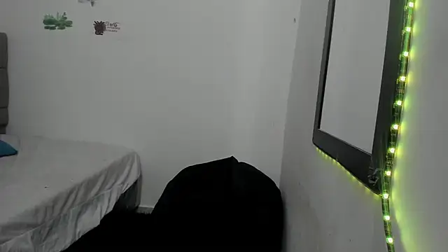 Show modela _1DERECK na web-kameri