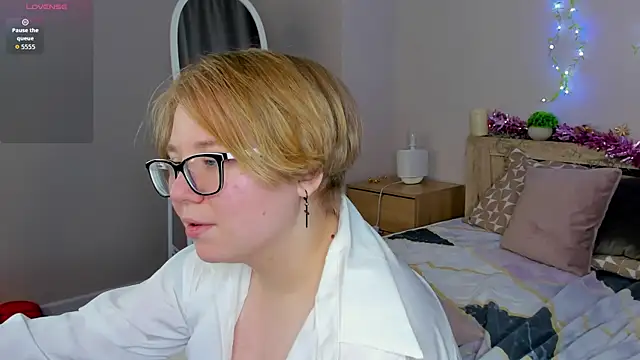 Lauraaa_Smith: онлайн-секс-чат