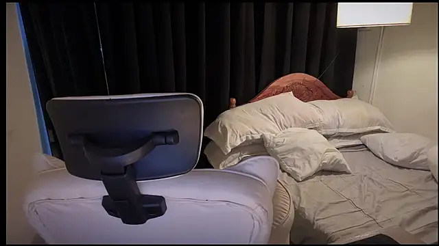 _XXXKittyTingles' Webcam Show