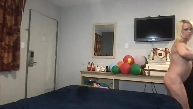 TiffaneyLove's Webcam Show