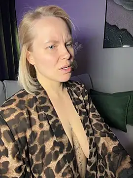 Charming_Daphny Chat XXX in diretta