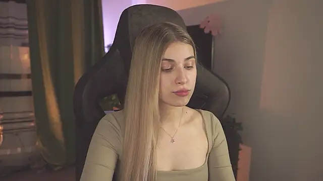 Онлайн чат XXX EllieCutes