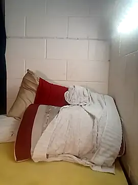 k1oudE Live XXX-chat