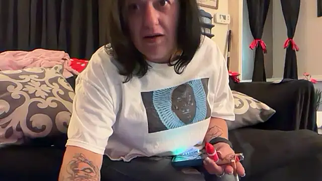 LustyNikkiSixxx Show in webcam