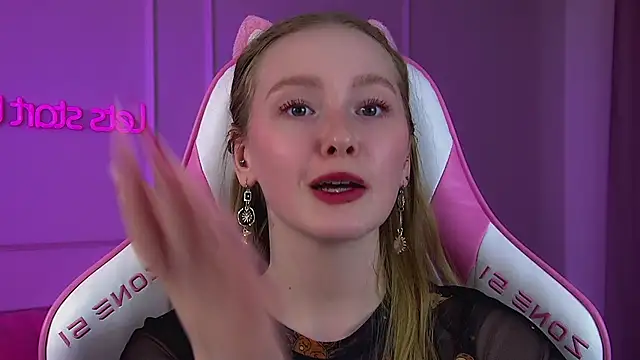 AgataFoxley Adlı Modelin Canlı XXX Sohbeti