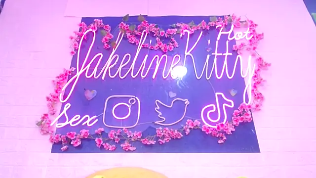 JakelineKitty: διαδικτυακό σόου στην κάμερα