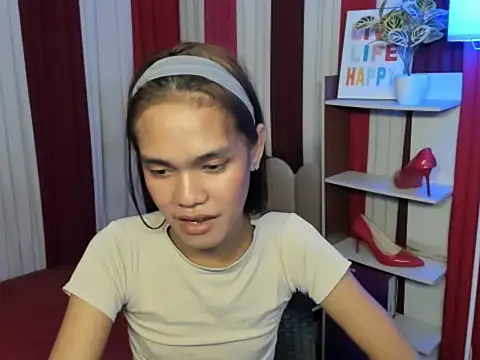 Вебкам-шоу PetiteHugecockTs