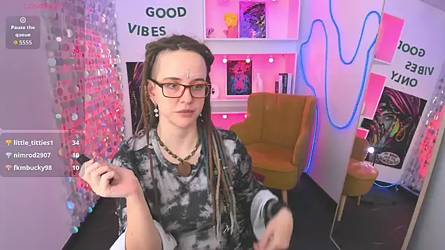 Show modela LisaFoxy_y na web-kameri