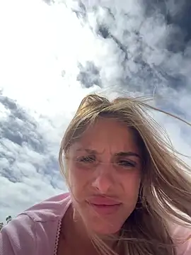 SophieVJ Adlı Modelin Canlı XXX Sohbeti