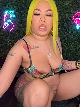 RenaThickAss élő XXX-chatje