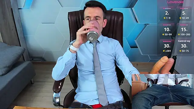 XXX chat uživo modela SteveTiger