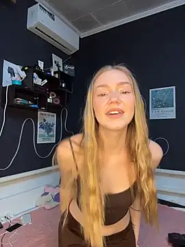 MilaMoone: απευθείας συνομιλία ΧΧΧ