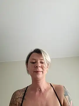 Raluca_Fr Webcam show