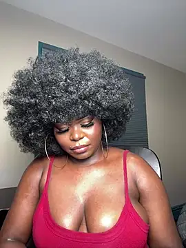 WomanNextdoor1 Show in webcam