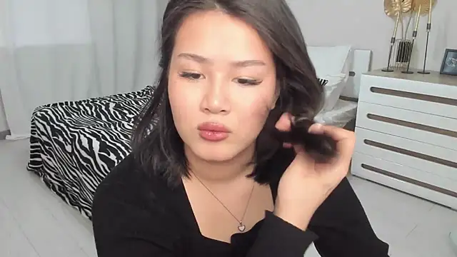 Brunette_Charm: онлайн-секс-чат